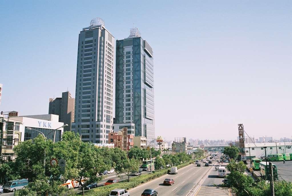 Windsor Hotel Tajcshung Kültér fotó View of the city