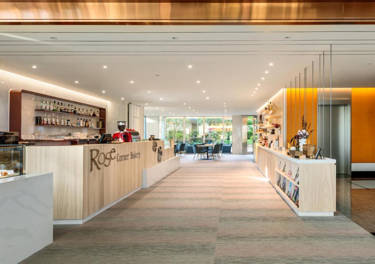 Windsor Hotel Tajcshung Kültér fotó Rose Lounge at Zurich Airport