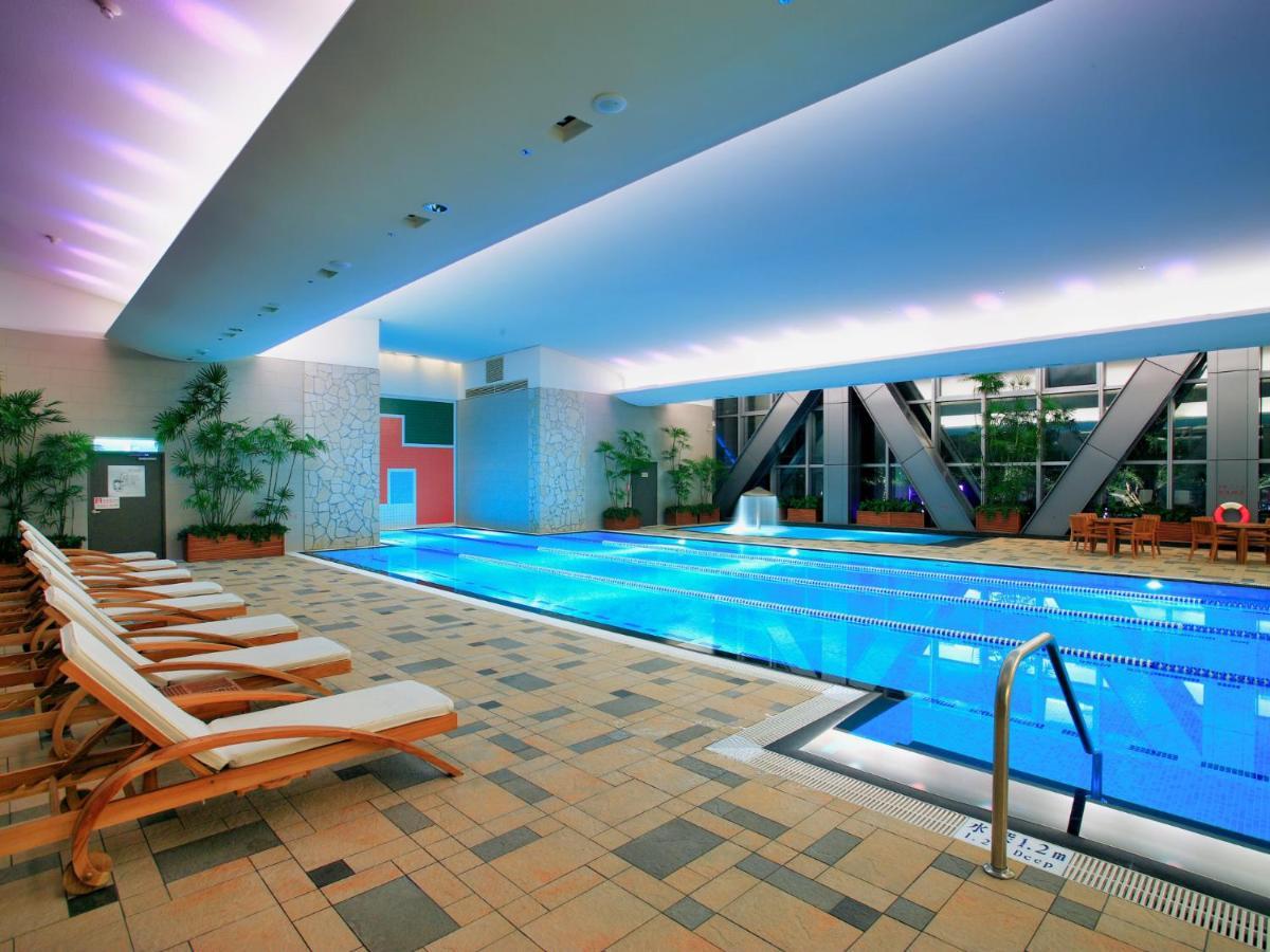 Windsor Hotel Tajcshung Kültér fotó The pool at the Mandarin Oriental, Munich