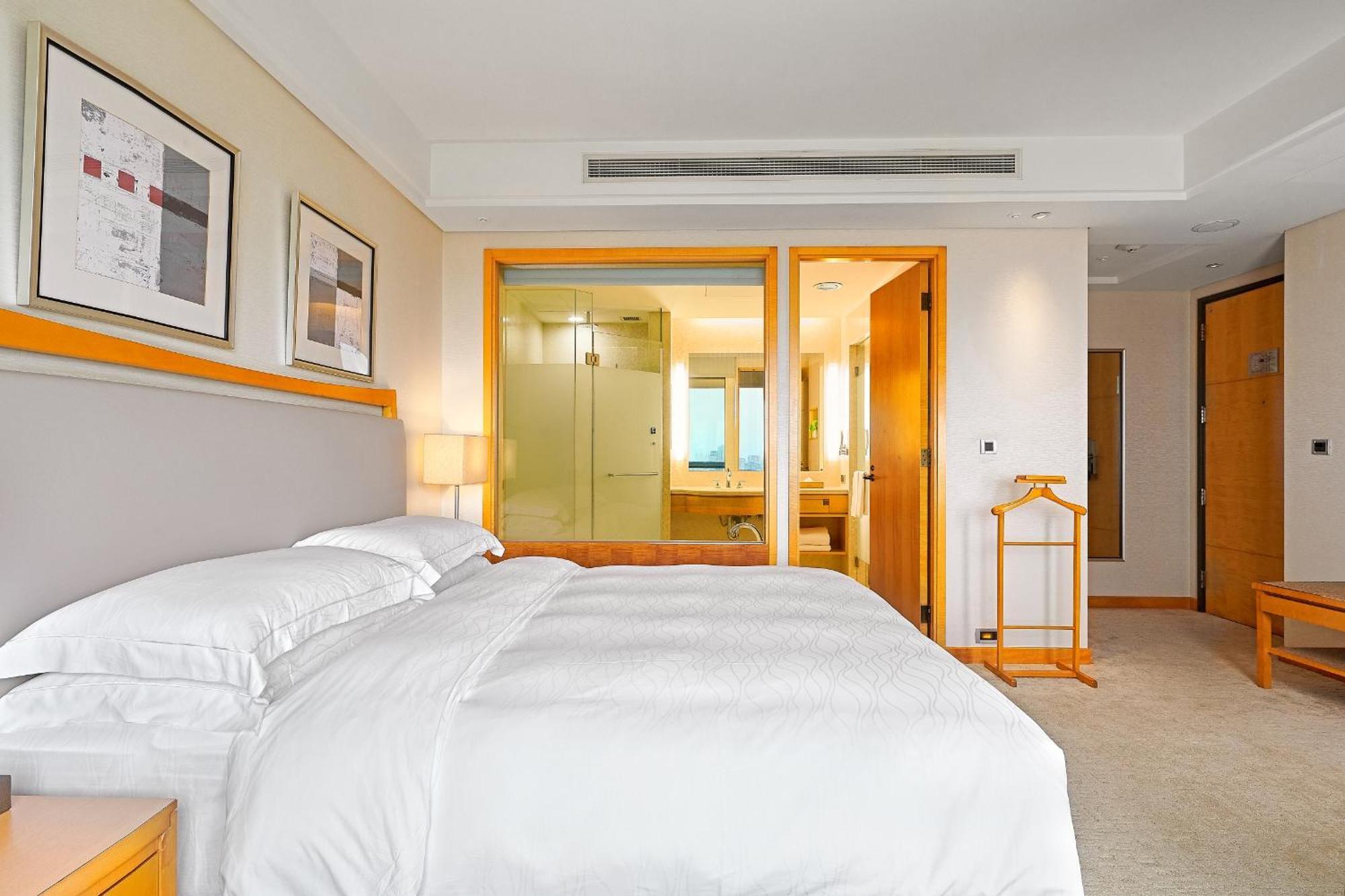 Windsor Hotel Tajcshung Szoba fotó A guest room at the hotel