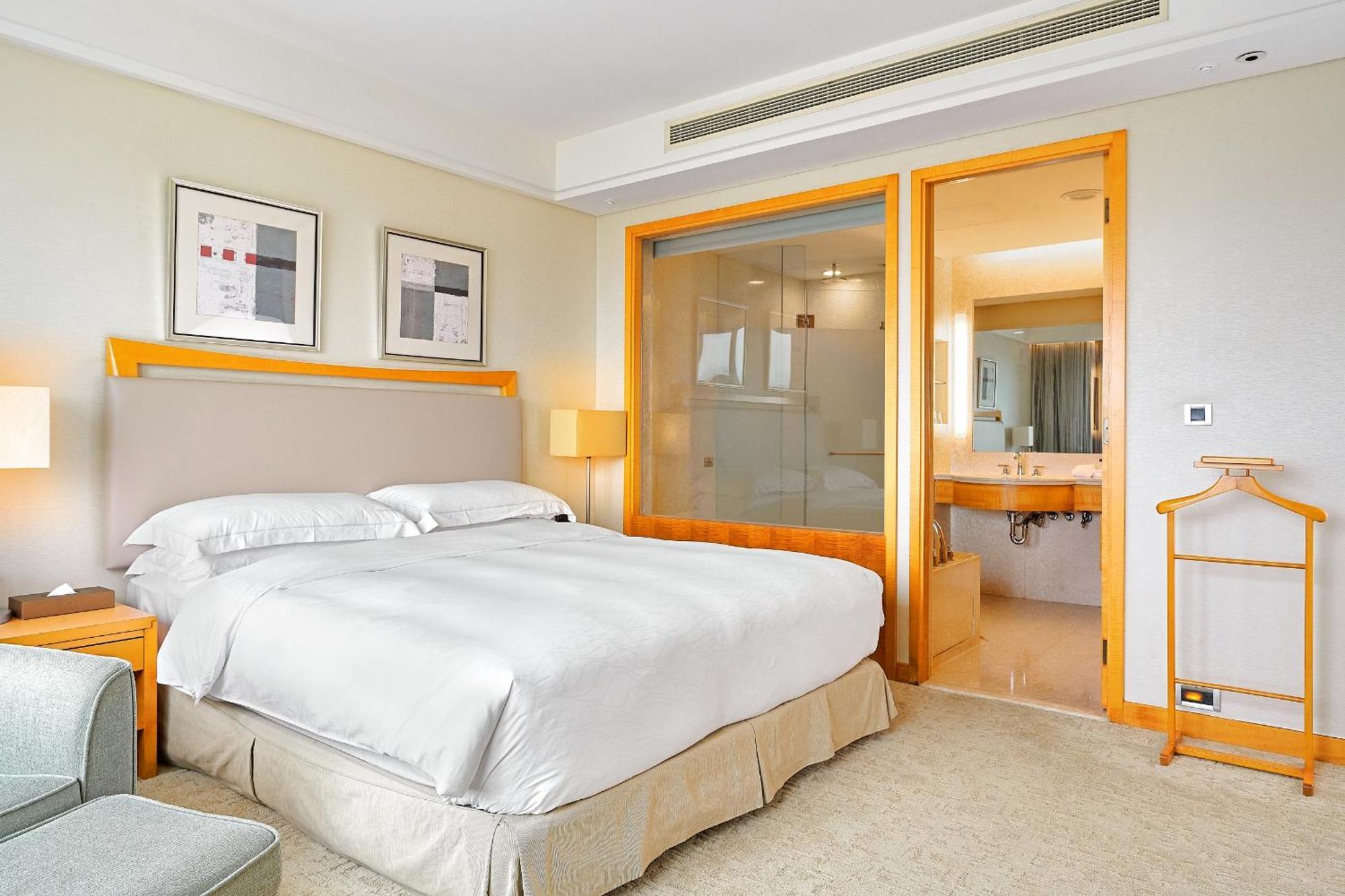 Windsor Hotel Tajcshung Szoba fotó A bedroom at the hotel